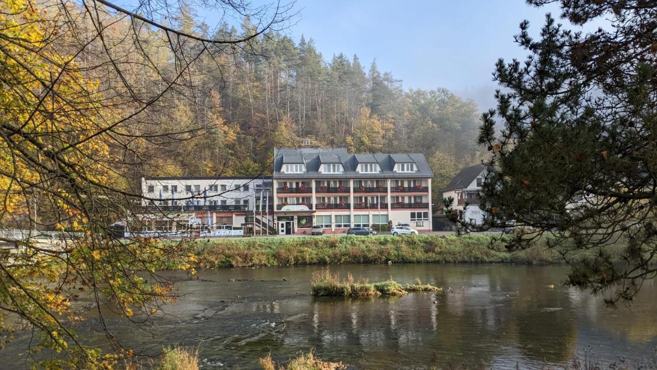 Hotel Am Schlossberg Ziegenrück Extérieur photo